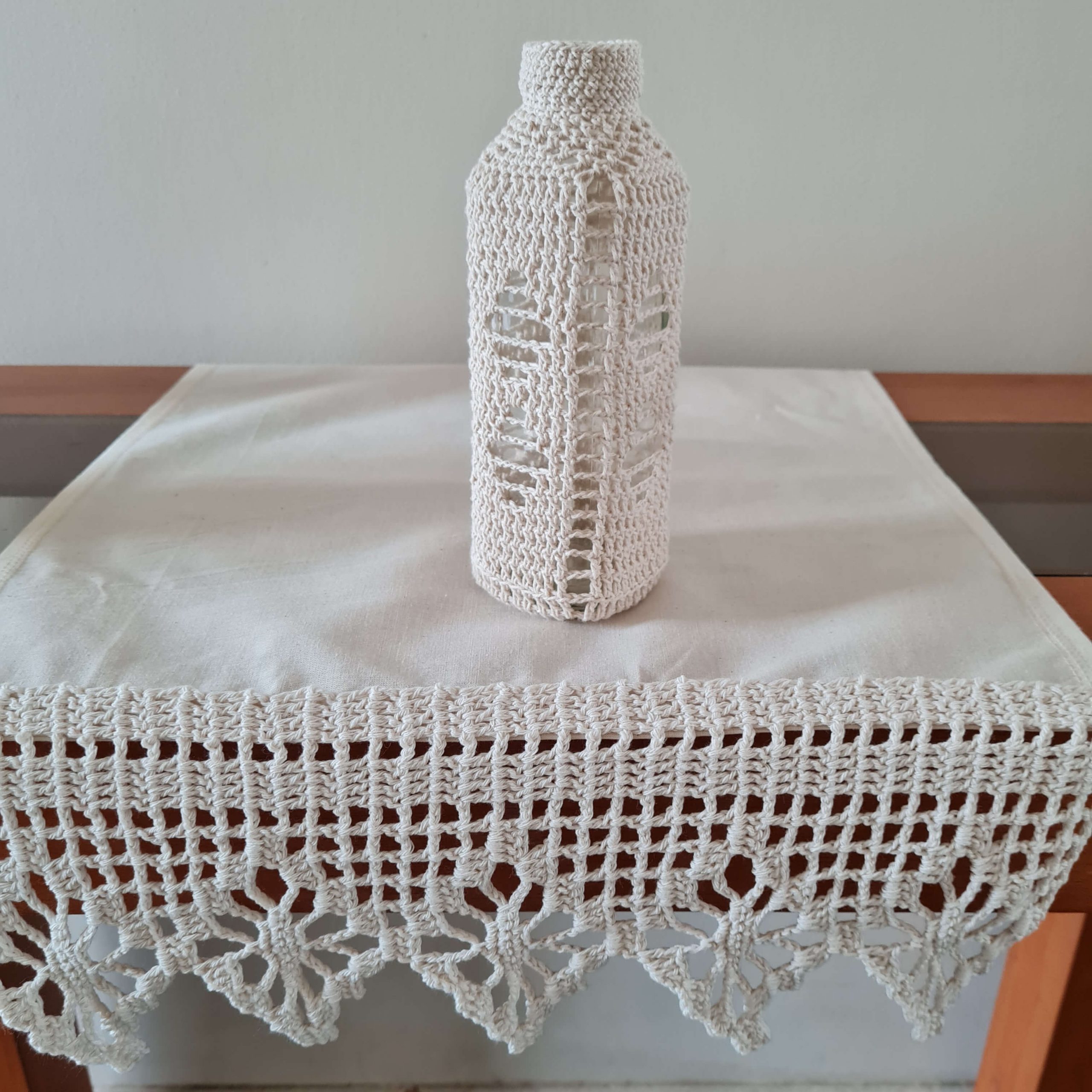 Botella decorada con tejido a crochet 1