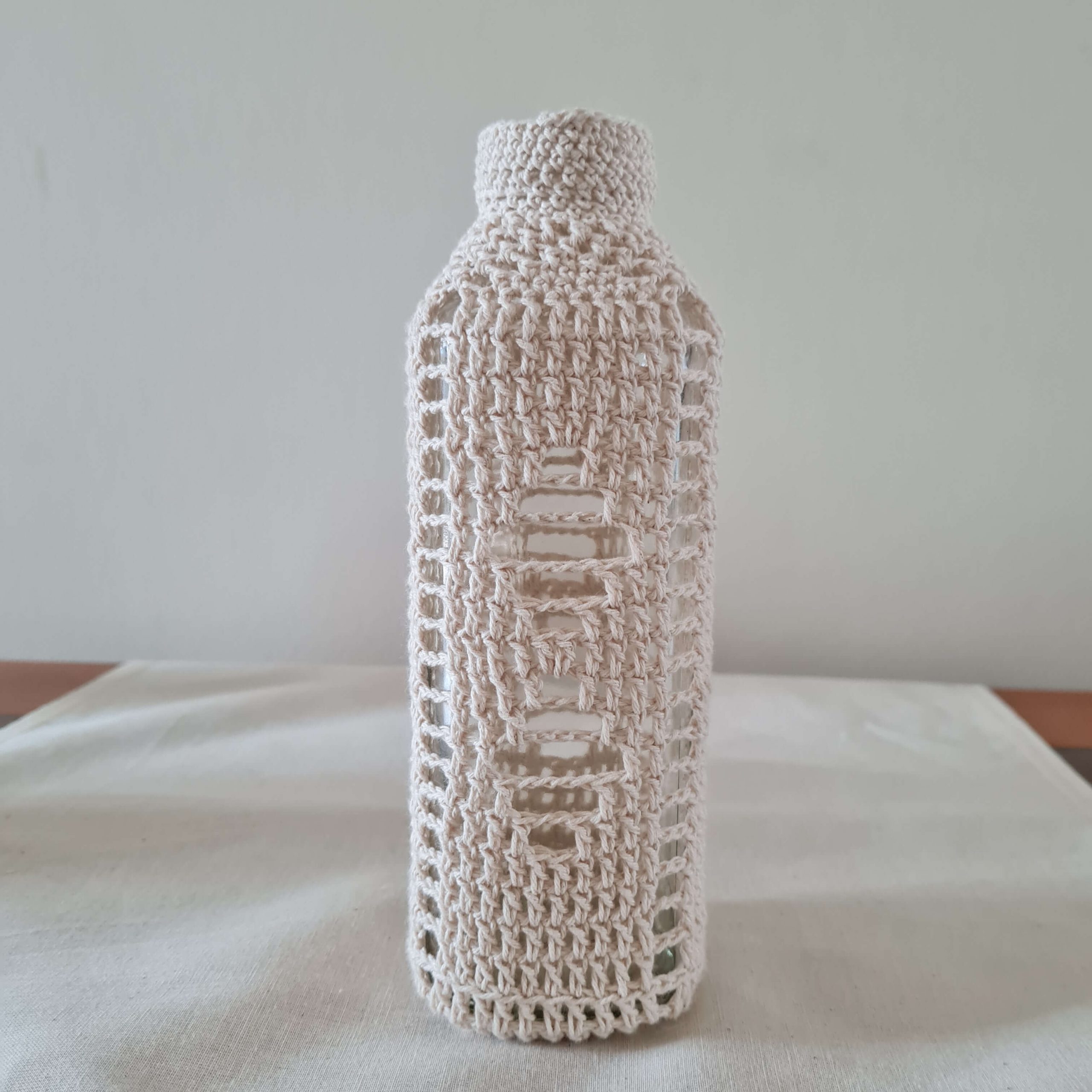 Botella decorada con tejido a crochet 1