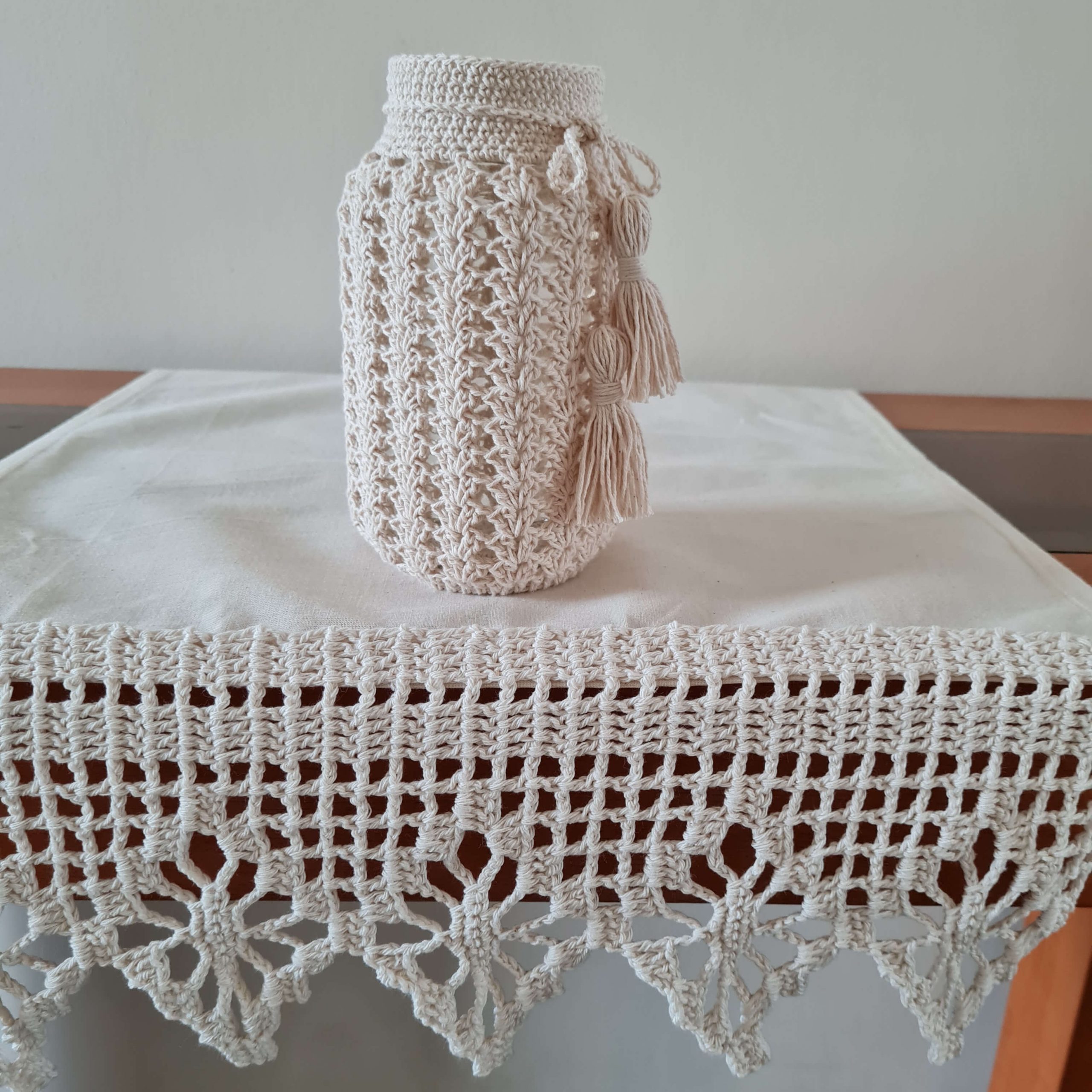 Botella decorada con tejido a crochet 4